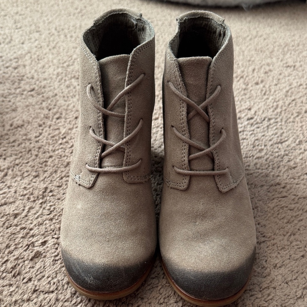 Toms Women's Lace-Up Boots in Tan Suede